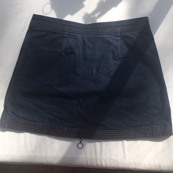 Lightly used zip up jean skirt with pockets - Picture 5 of 5